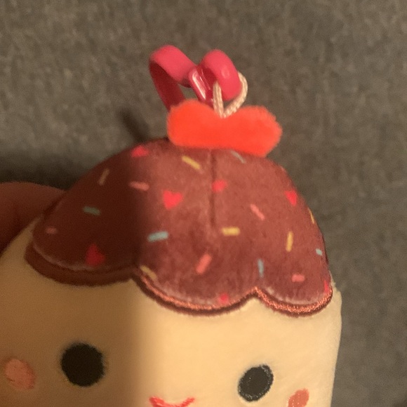 Elpha the cupcake squishmallow clip NWT - Picture 2 of 4